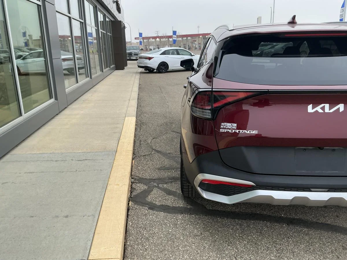 Used 2023  Kia LX image 35