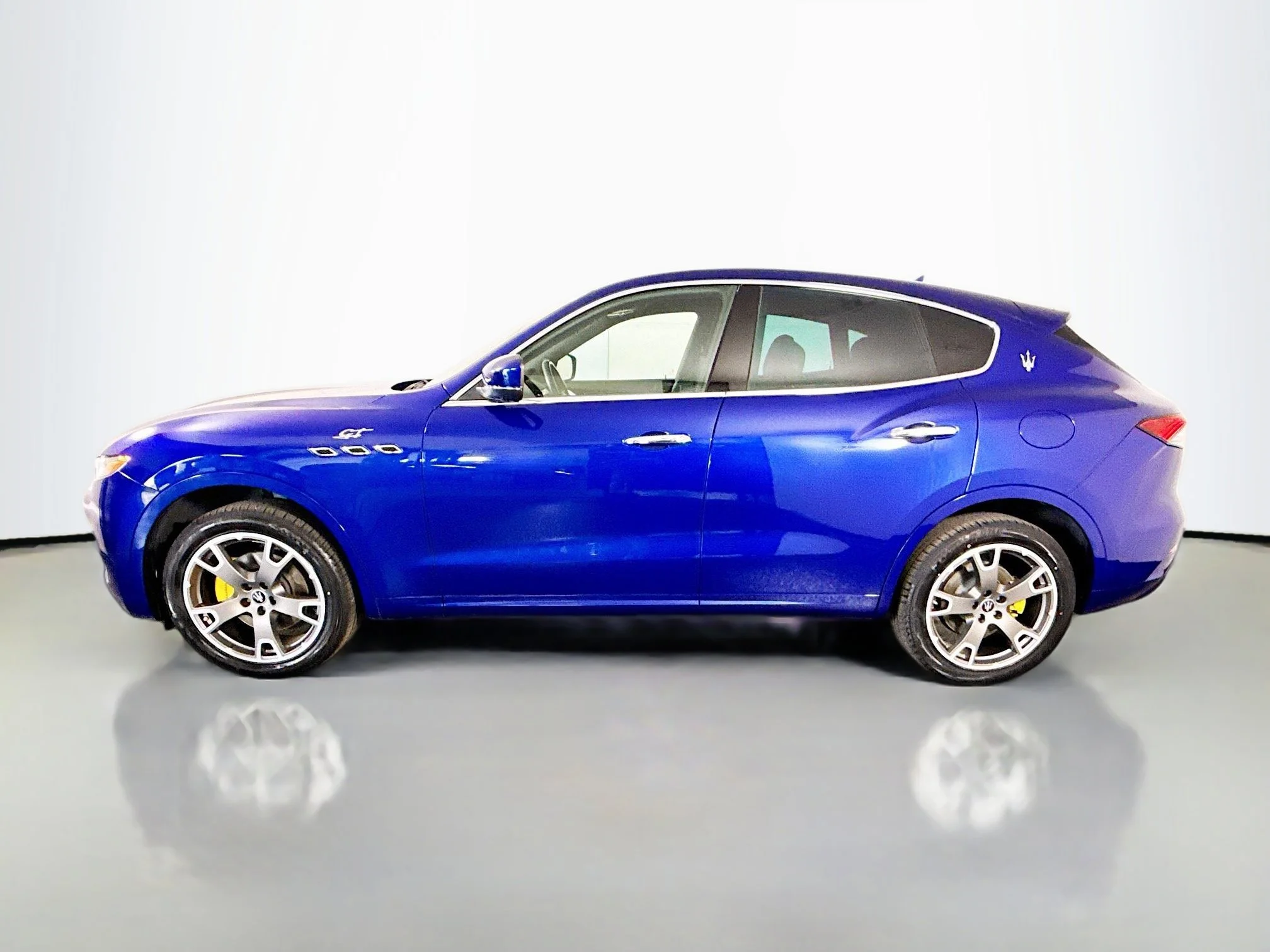 Used 2023 Blu Emozione Metallic Maserati GT image 4