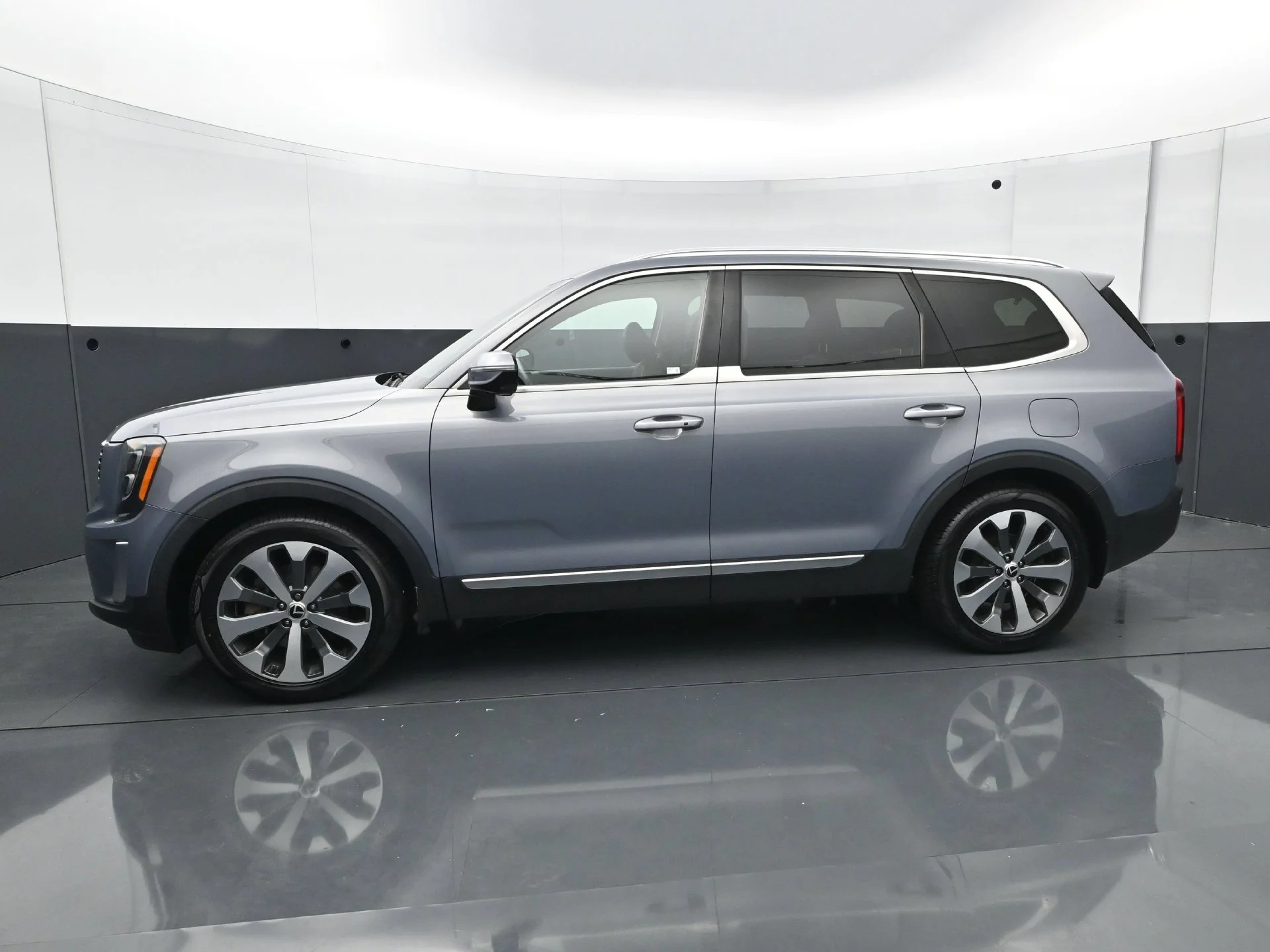 Used 2020 Kia Telluride SX with VIN 5XYP5DHC5LG031992 for sale in Roseville, Minnesota