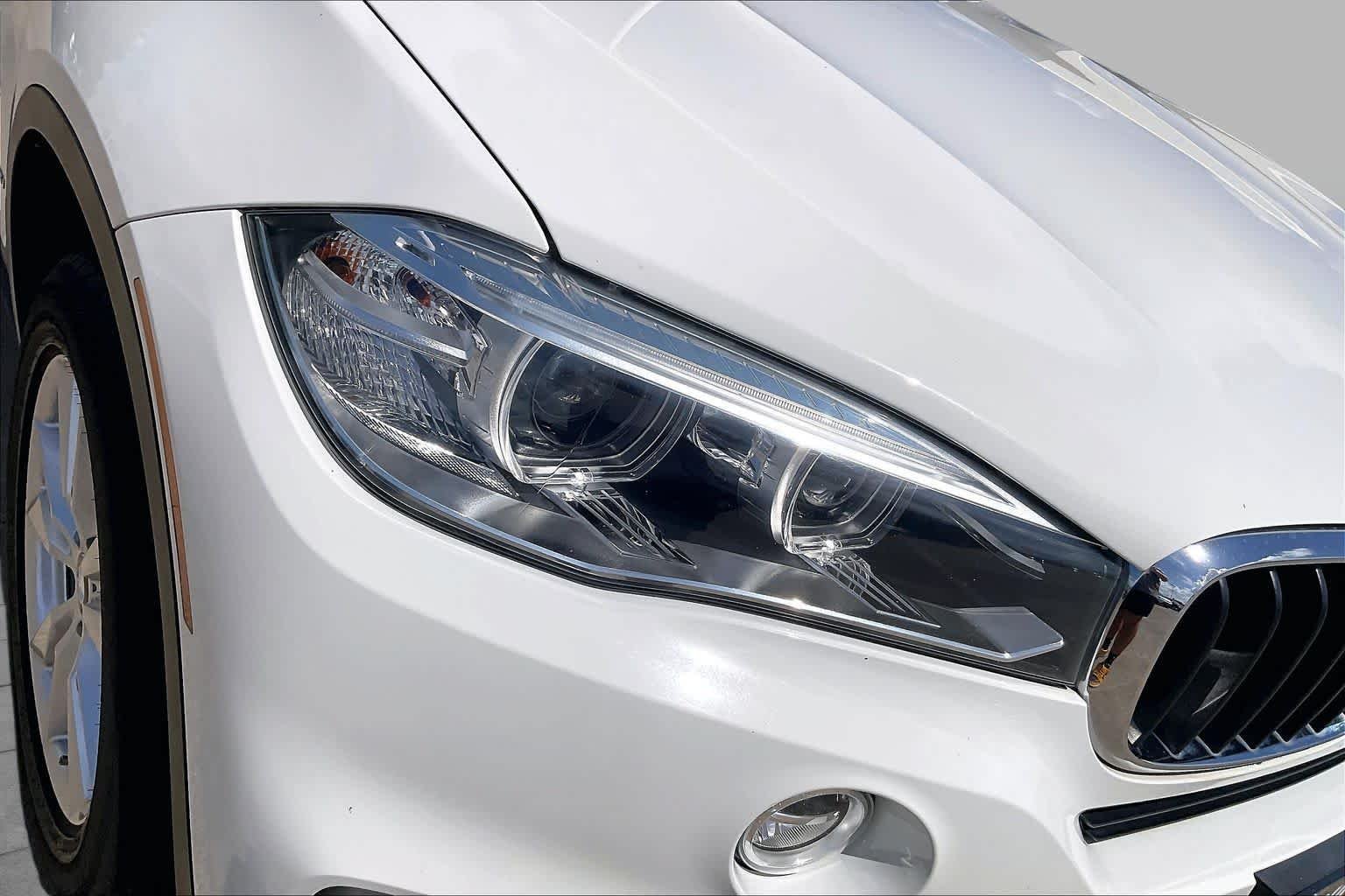 Used 2015 Alpine White BMW sDrive35i image 25