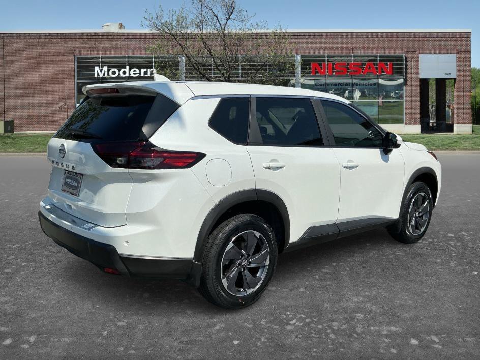 Certified Used 2026 Everest White Pearl Tricoat Nissan SV image 4
