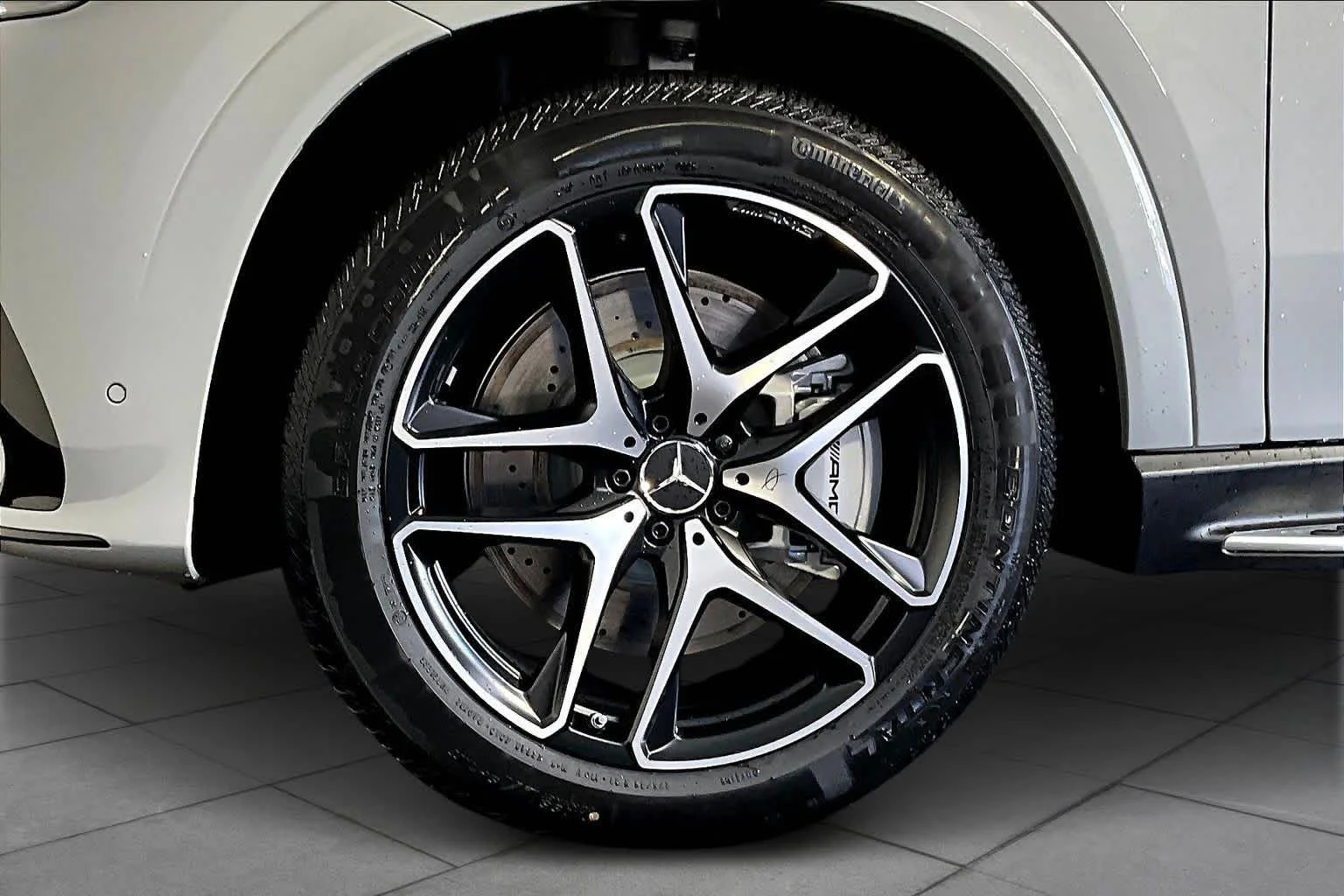 New 2026 MANUFAKTUR Alpine Grey Mercedes-Benz AMG® GLE 53 image 17