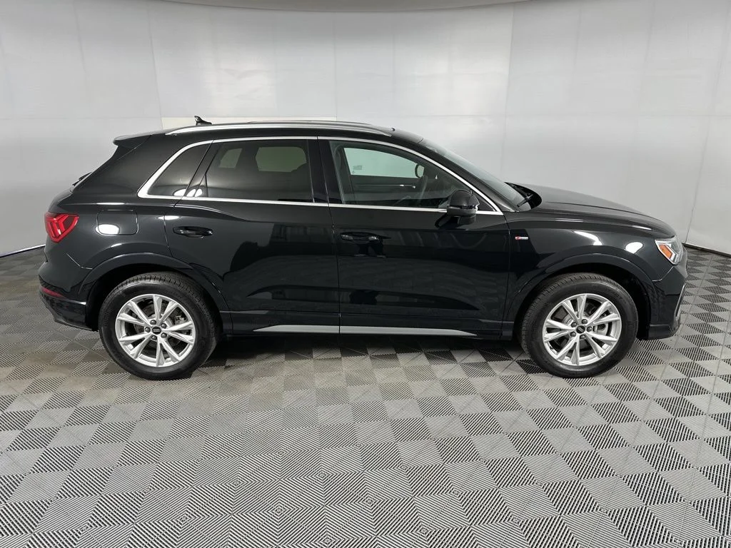 Used 2025 Black Audi Premium Plus image 4