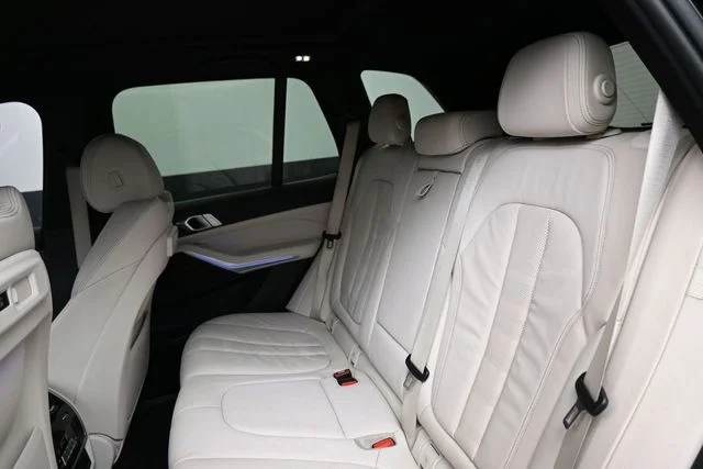 Used 2020 Black BMW sDrive40i image 19