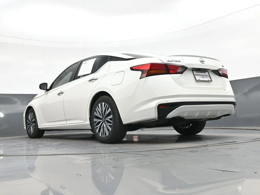 Used 2023 White Nissan 2.5 SV image 44