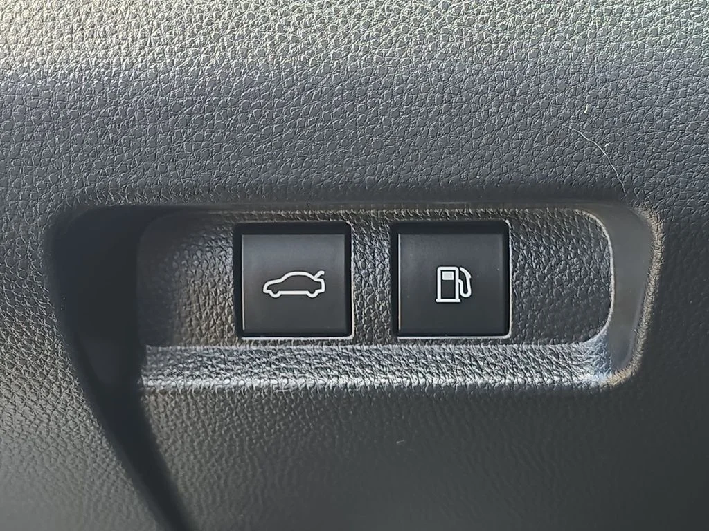 Used 2025 White Toyota Nightshade image 21