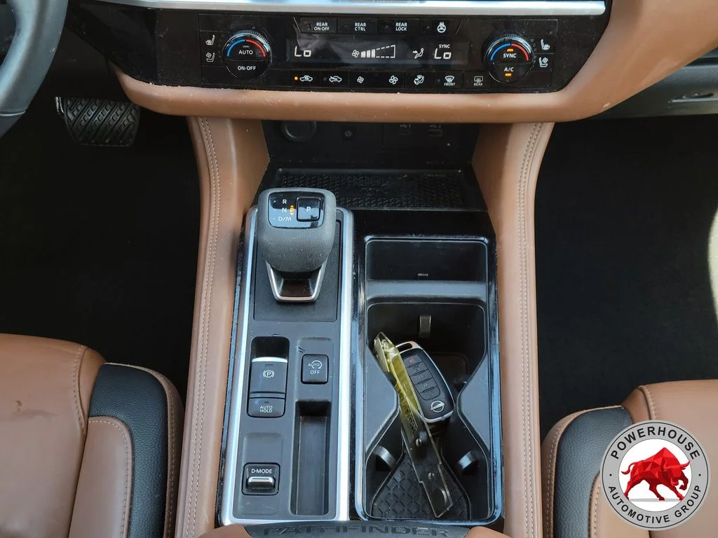 Used 2025 White Nissan Platinum image 25