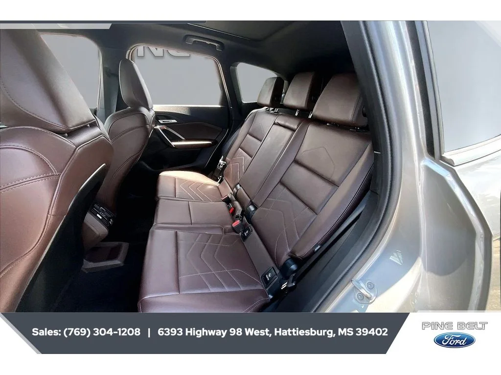 Used 2025 Space Silver Metallic BMW xDrive28i image 19