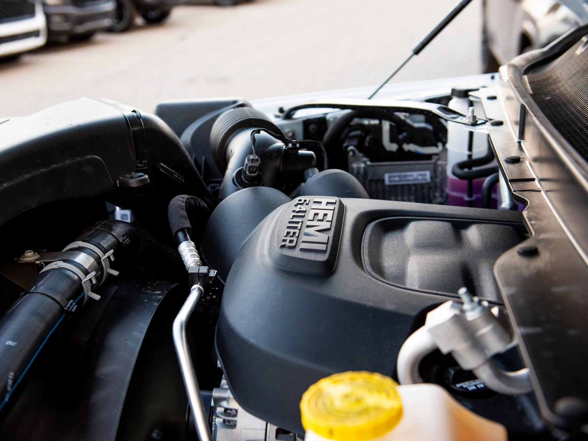 New 2027 White RAM Big Horn* Crew Cab 4x4, Level 1 Equip Group, Remote Start, 6.4L HEMI V8 image 2