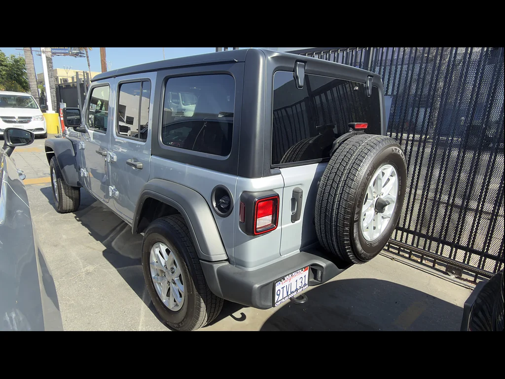 Used 2023 Silver Zynith Clear Coat Jeep Sport S image 4