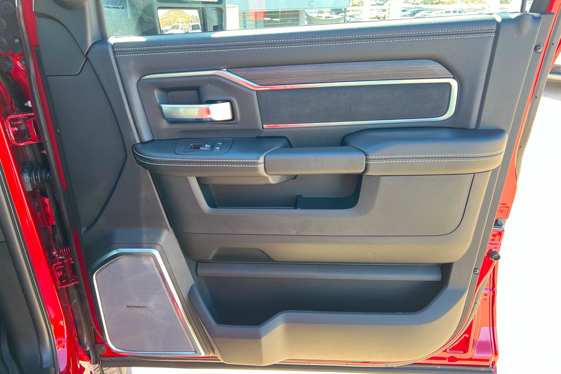 New 2026 Molten Red Pearl-Coat Exterior Paint RAM Laramie image 23