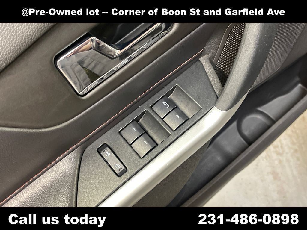 Used 2013  Ford SEL image 16