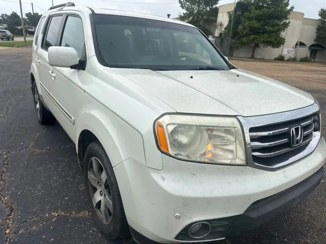 Used 2013 White Honda Touring image 2