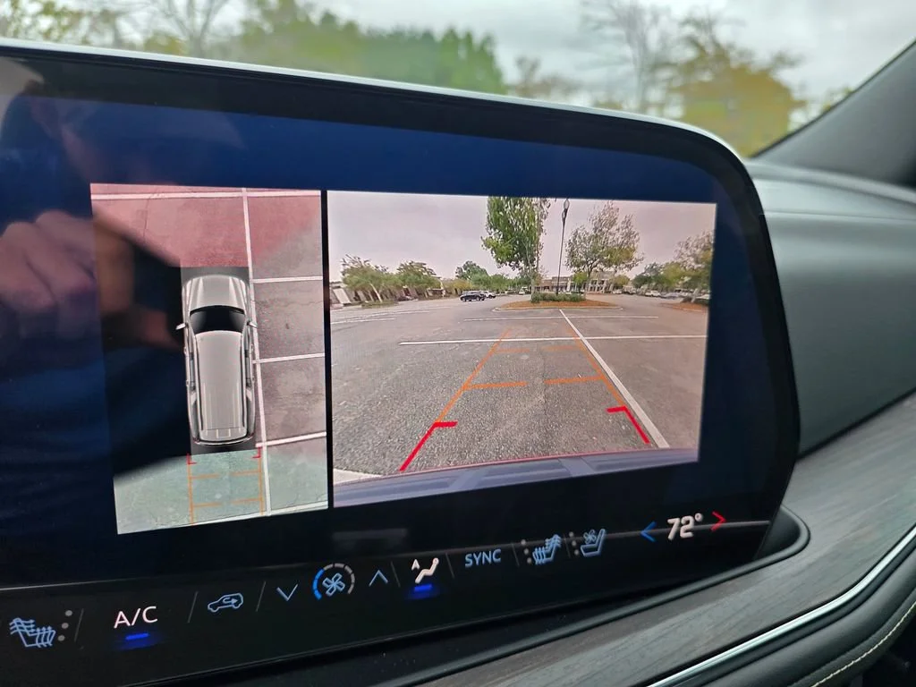 2025 Chevrolet Suburban Premier - Photo 17