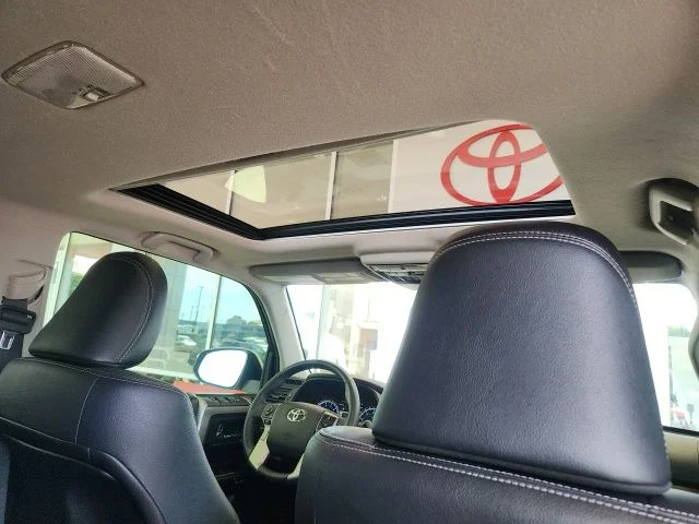 Certified Used 2016  Toyota Limited image 28