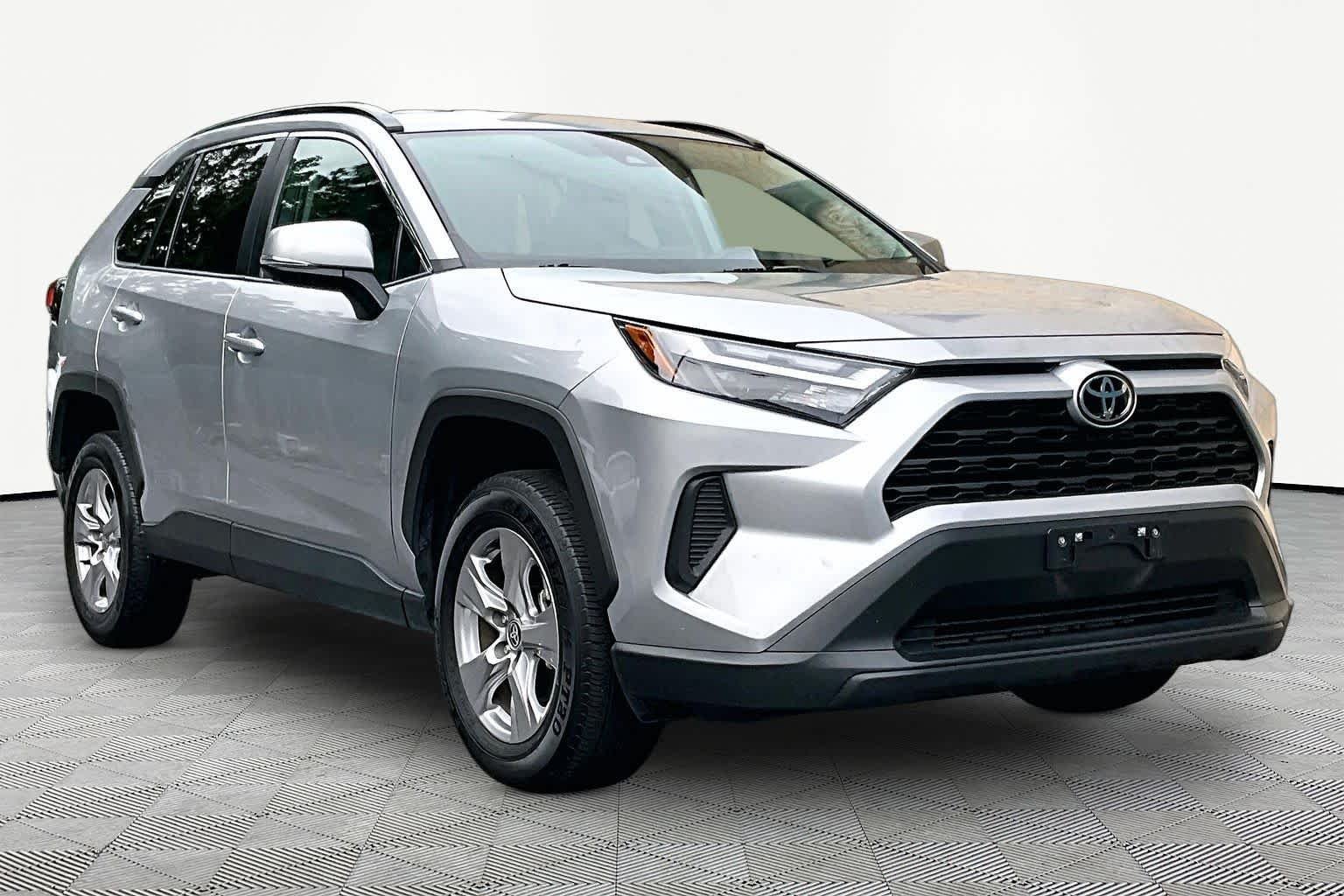 Used 2025 Silver Sky Metallic Toyota XLE image 3