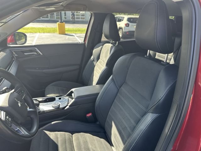 Used 2025  Mitsubishi SE image 15