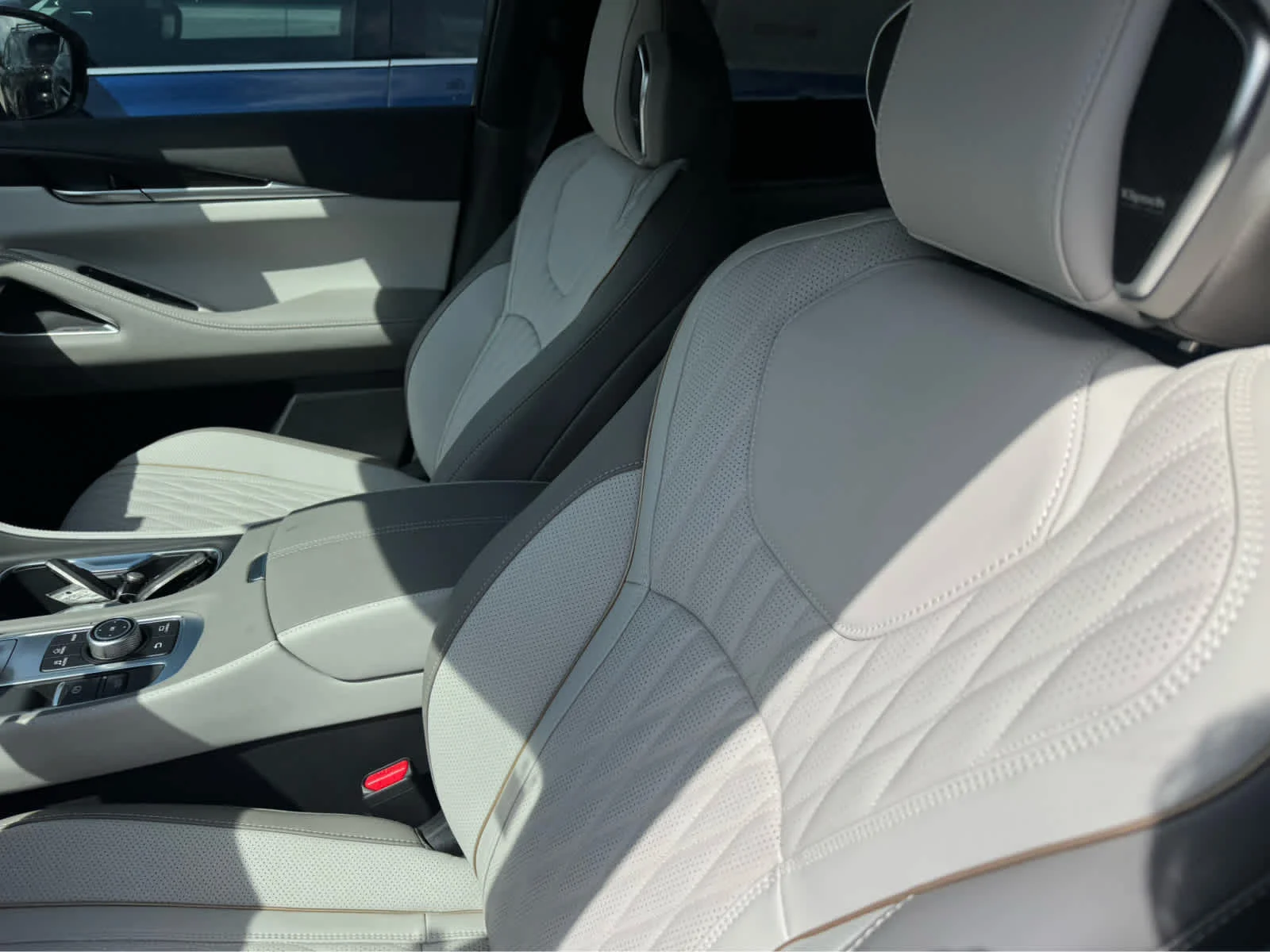 New 2027 2T RAD WHT INFINITI Autograph AWD image 7