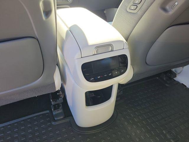 New 2026 Snow White Pearl Hyundai SE image 43