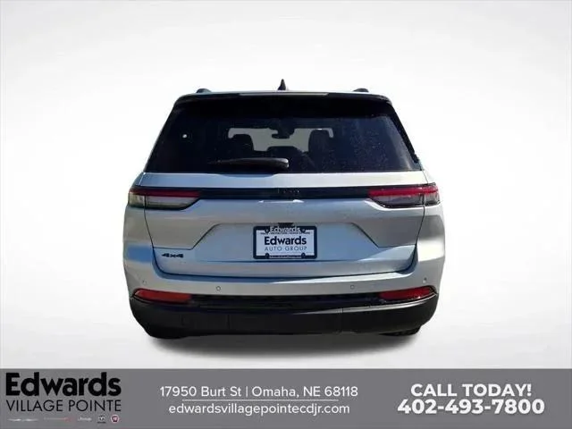New 2025 Silver Zynith Exterior Paint Jeep Altitude X image 16