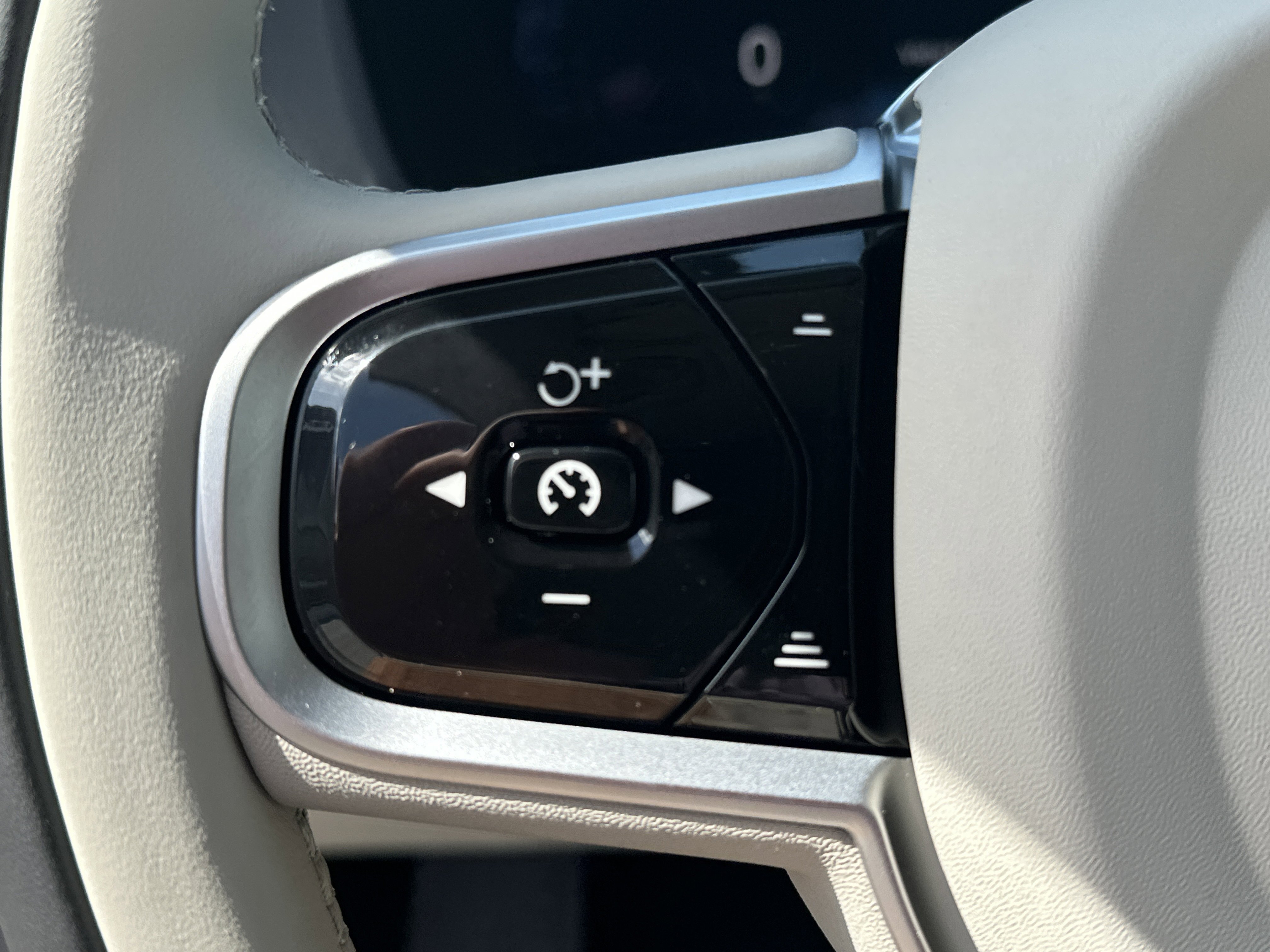 New 2026 Aurora Silver Volvo Ultra image 25