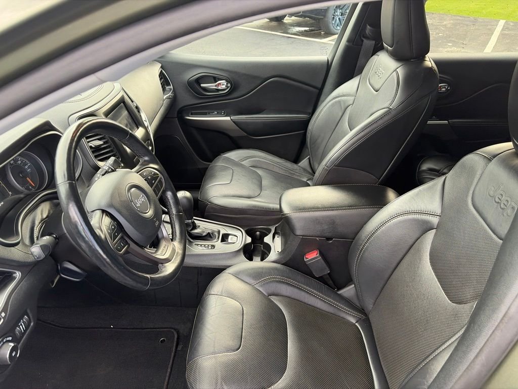 Used 2021 Green Jeep Latitude Lux image 11