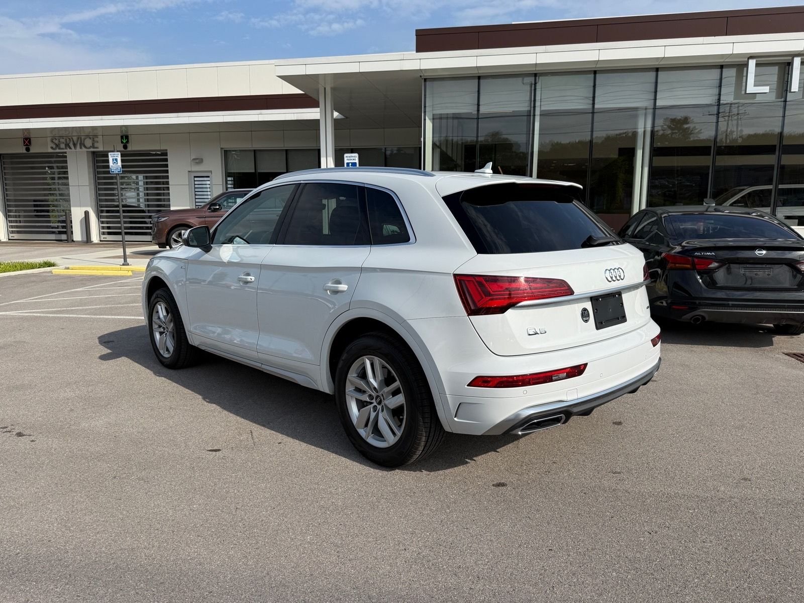 Used 2022 Glacier White Metallic Audi 45 S line Premium image 4