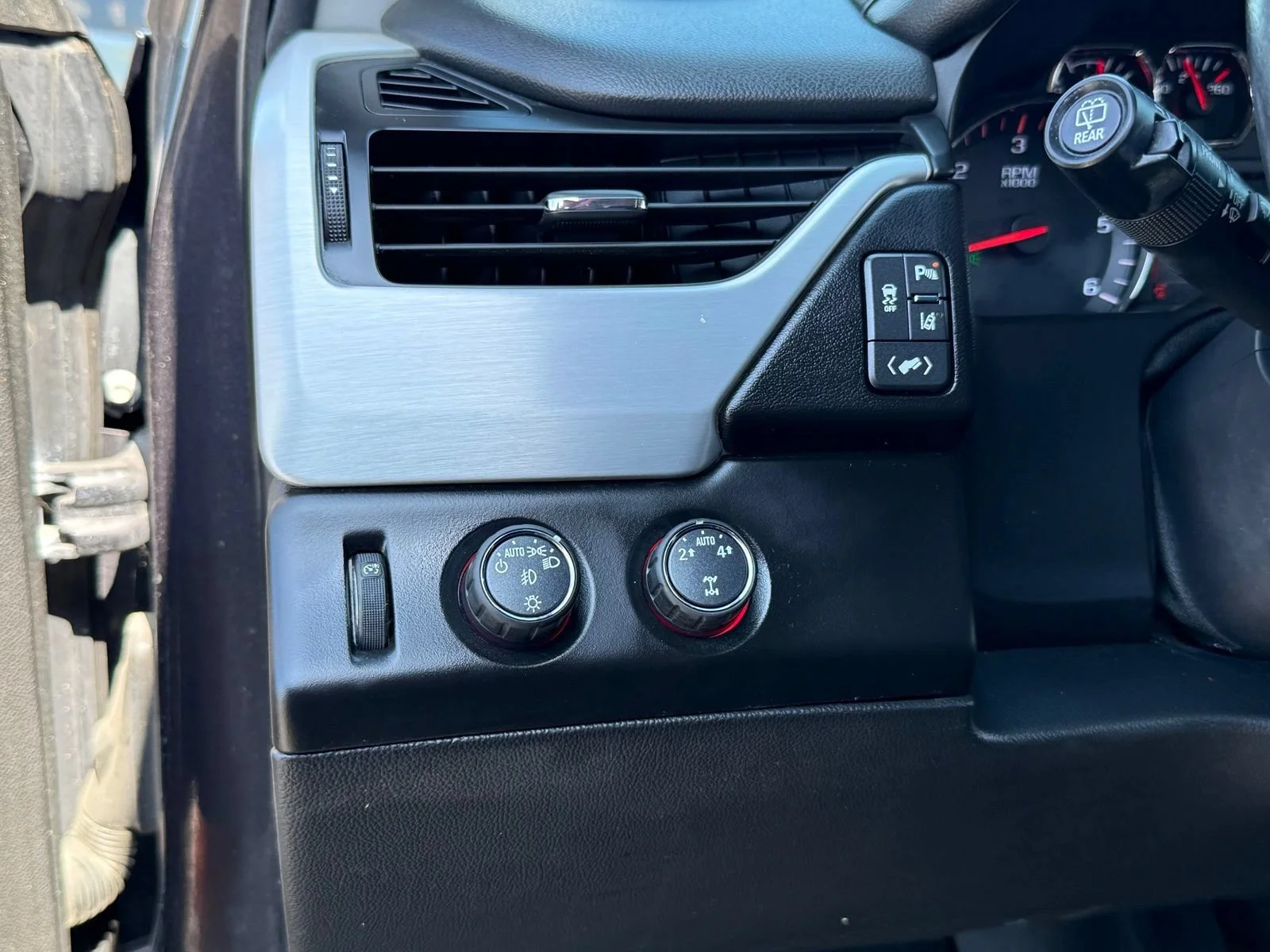 Used 2015 IRIDIUM METALLIC GMC SLT image 31