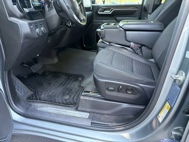 Used 2025 Sterling Gray Metallic Chevrolet LT DRW image 9