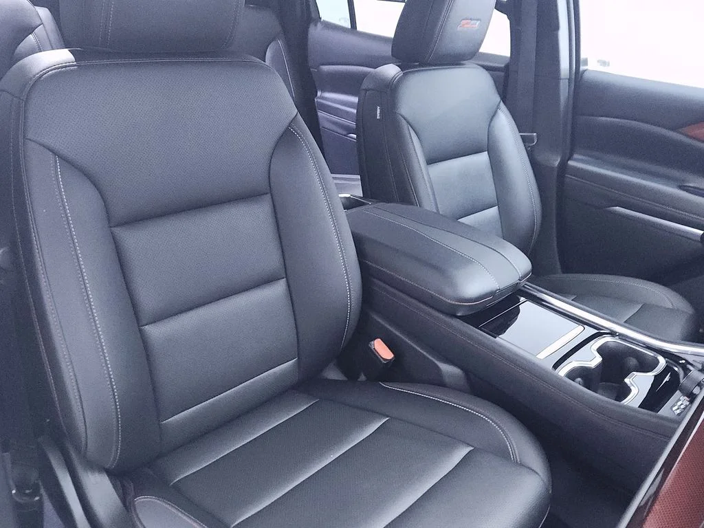 Used 2025 Gray Chevrolet Z71 image 25