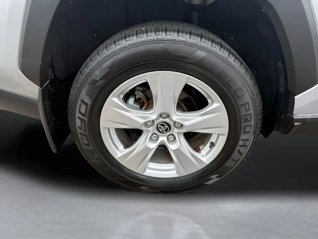 Used 2020  Toyota XLE image 31