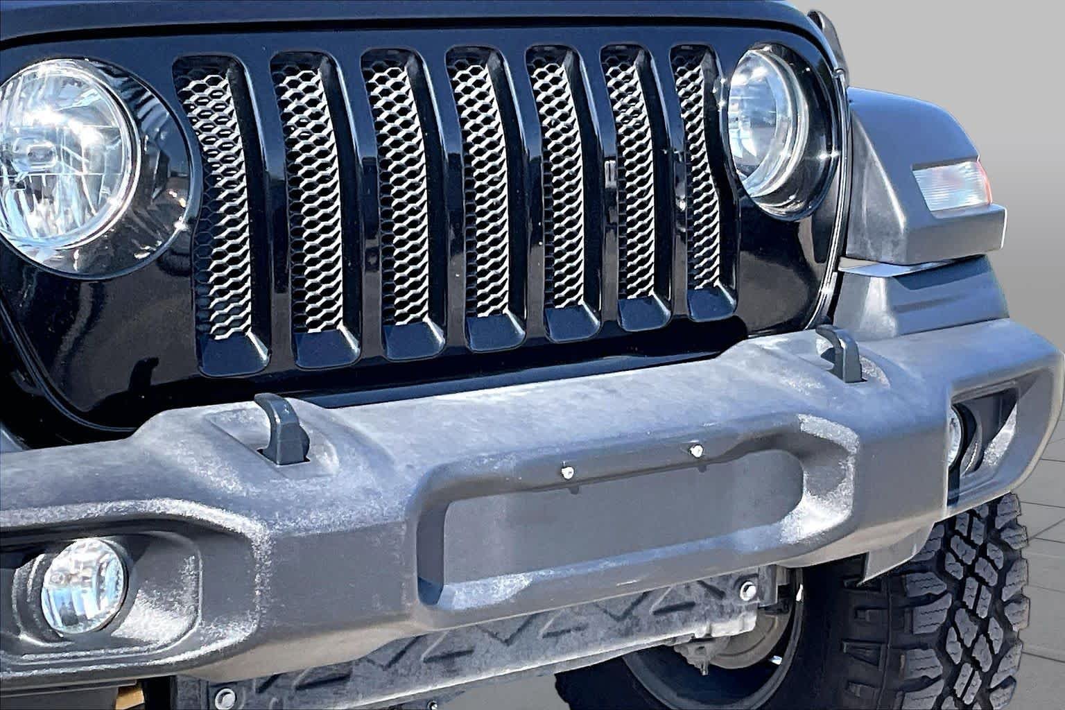 Used 2018 Black Clearcoat Jeep Sport S image 25