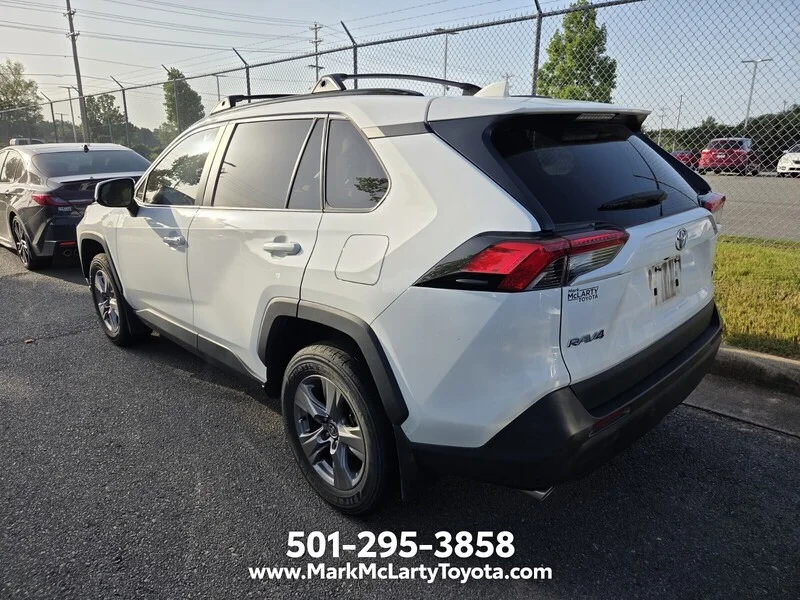 Used 2023 Ice TOYOTA XLE image 8