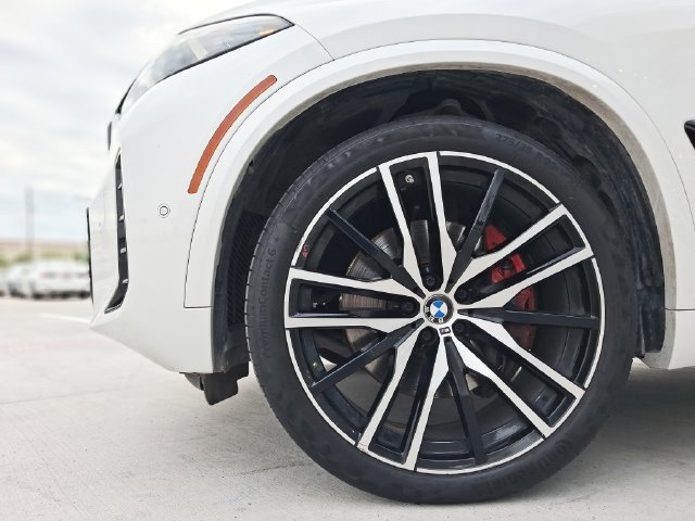 Used 2024 White BMW sDrive40i image 22