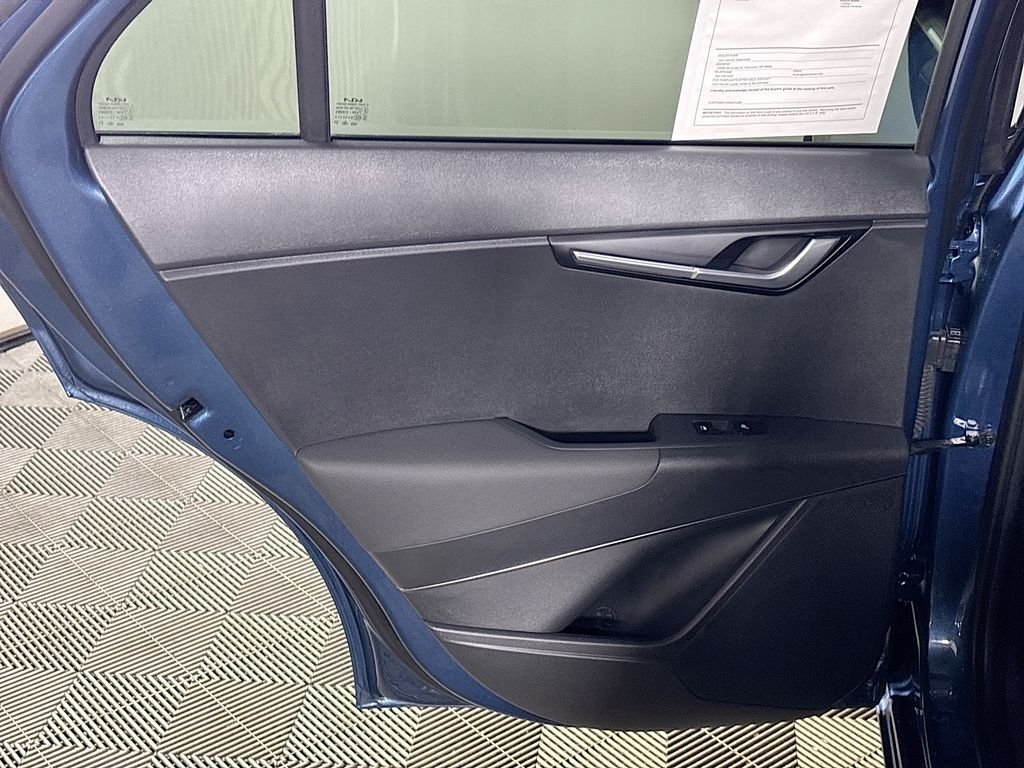Used 2024 Blue Kia Wind image 19