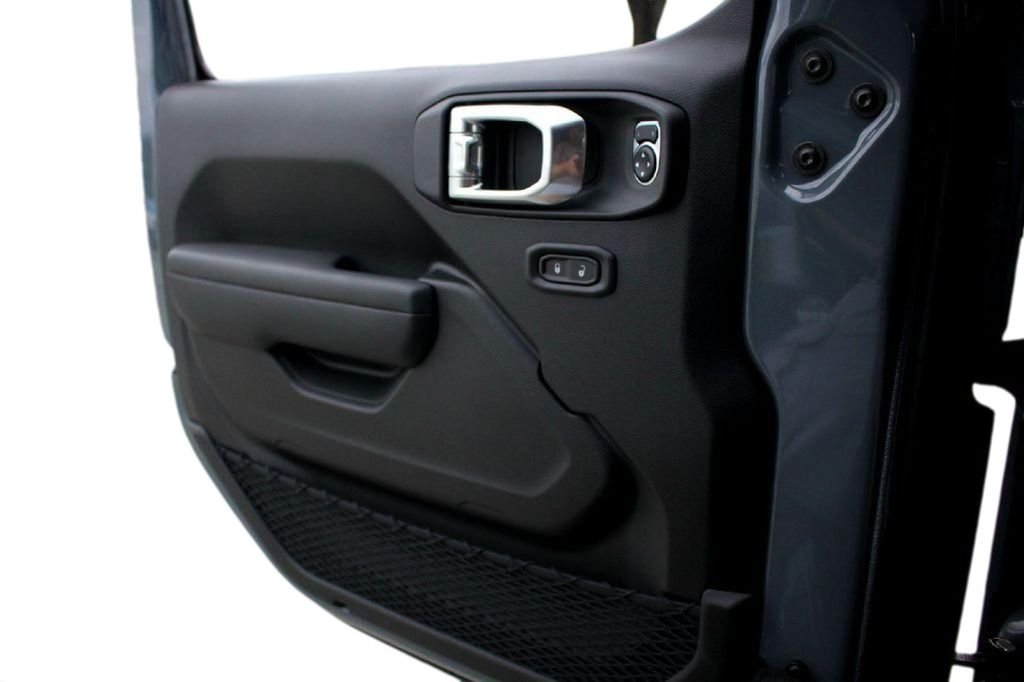 New 2026 Anvil Clear-Coat Exterior Paint Jeep Sport S image 11