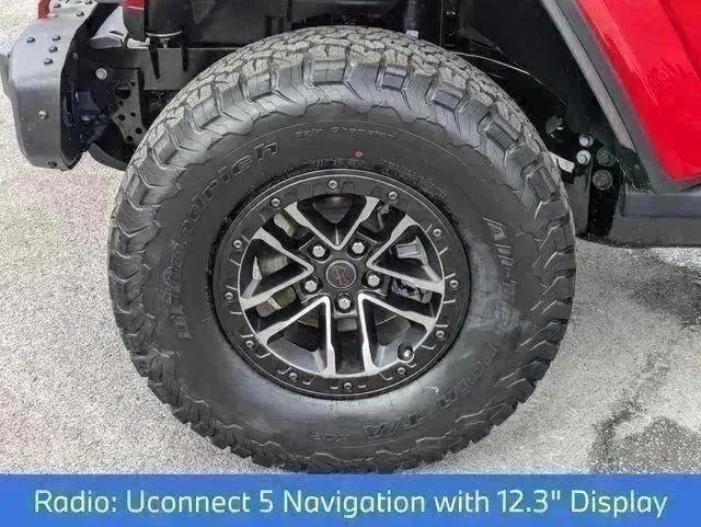 New 2026 Firecracker Red Clear-Coat Exterior Paint Jeep Rubicon image 12