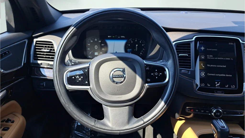 Used 2019 White Volvo T6 Momentum image 18