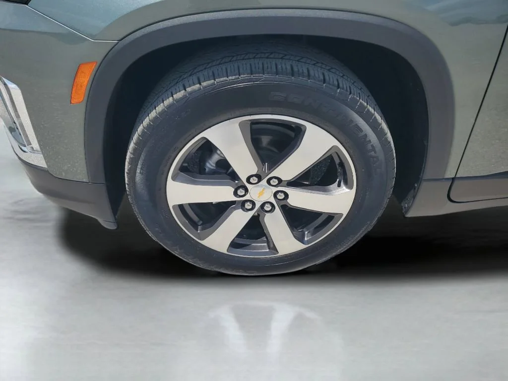 Used 2023 Silver Sage Metallic Chevrolet LT Leather image 31