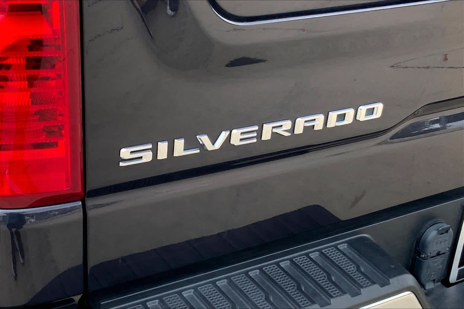 Used 2024 Dark Ash Metallic Chevrolet LT image 31