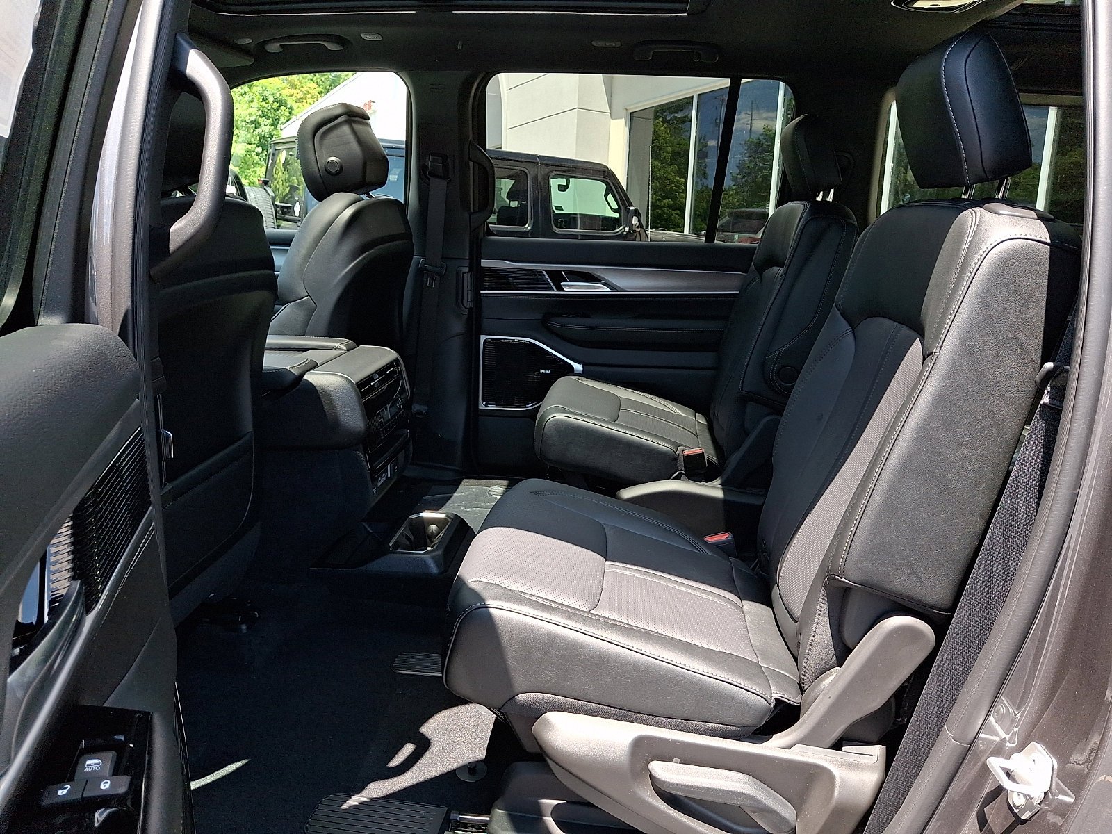 New 2026 Baltic Gray Metallic Clearcoat Jeep Limited Altitude image 6