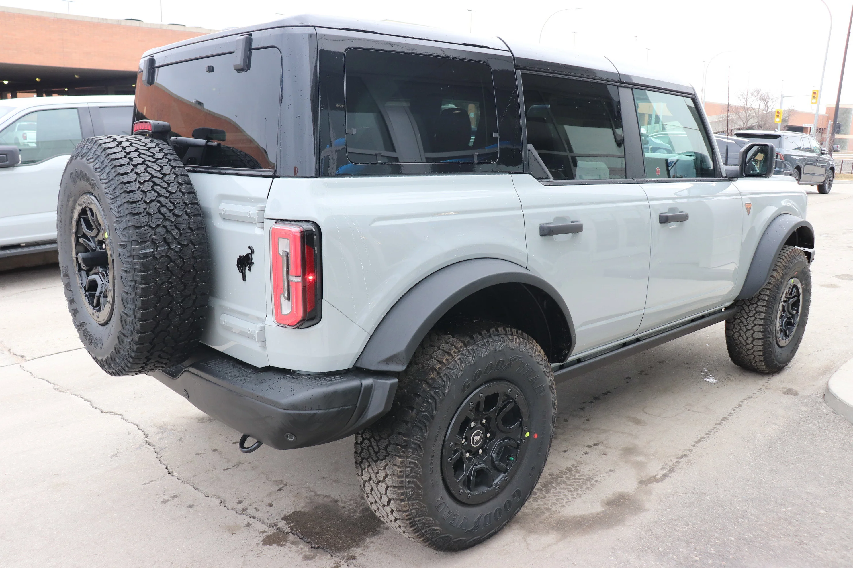 New 2026 AVALANCHE GREY Ford Badlands image 4
