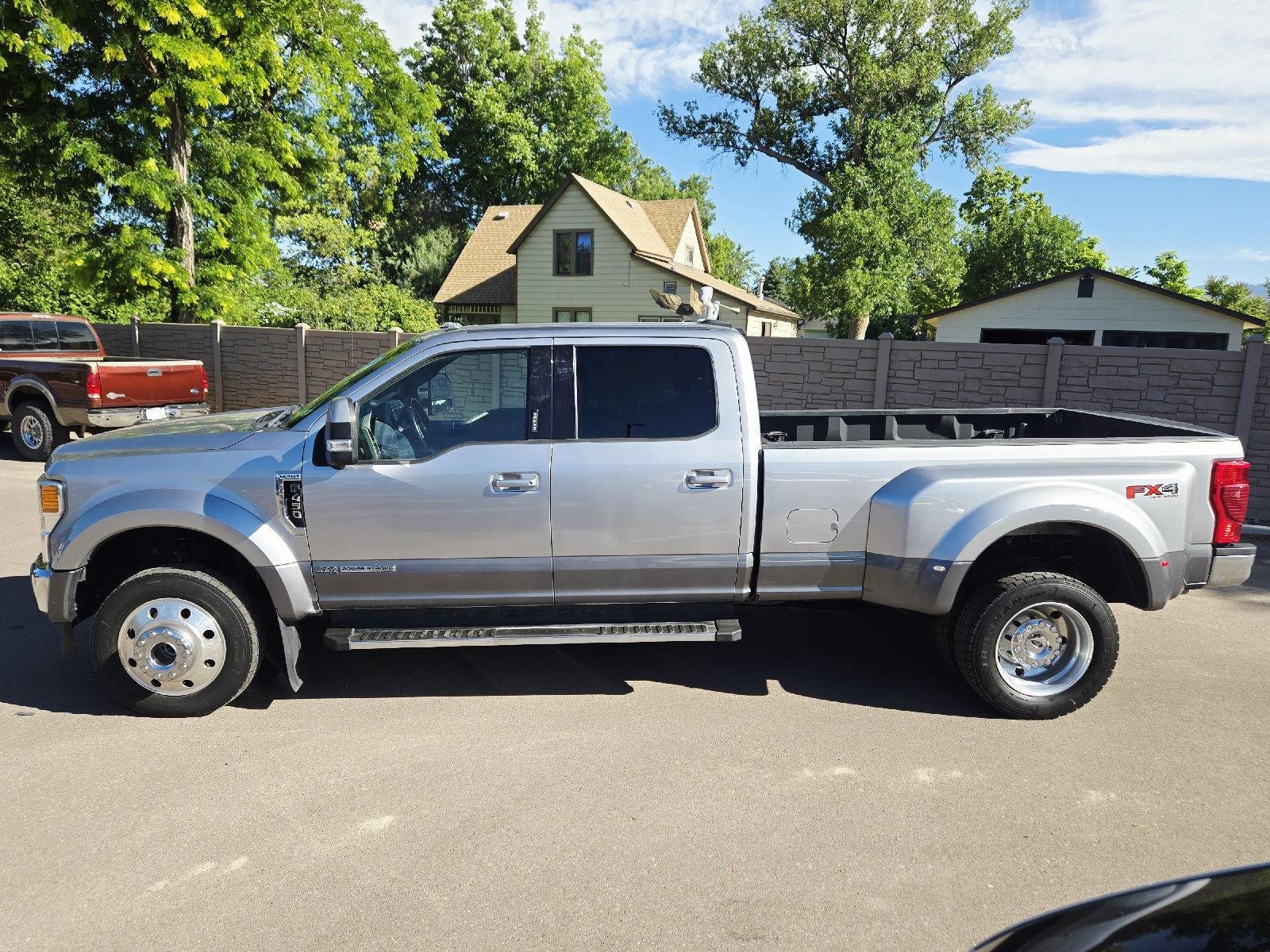 Used 2022 Iconic Silver/Carbonized Gray Ford Lariat image 4