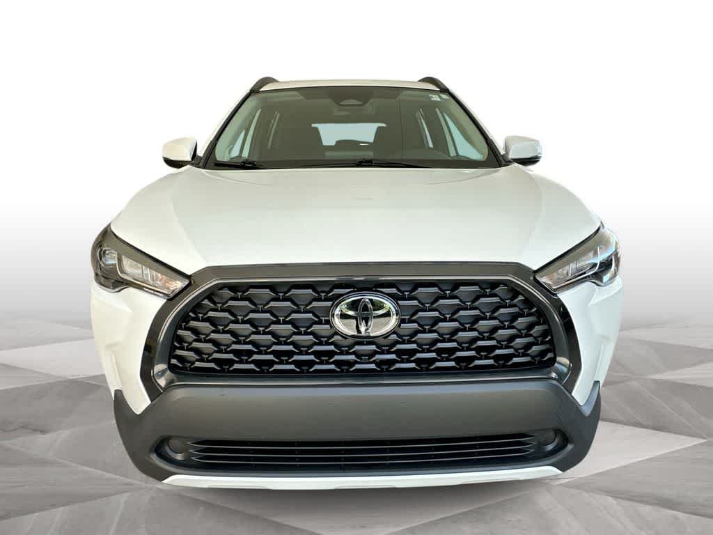 Used 2024 Wind Chill Pearl Toyota LE image 3