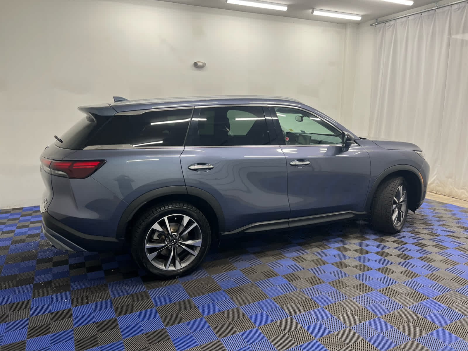Used 2022 Graphite Shadow INFINITI LUXE image 6