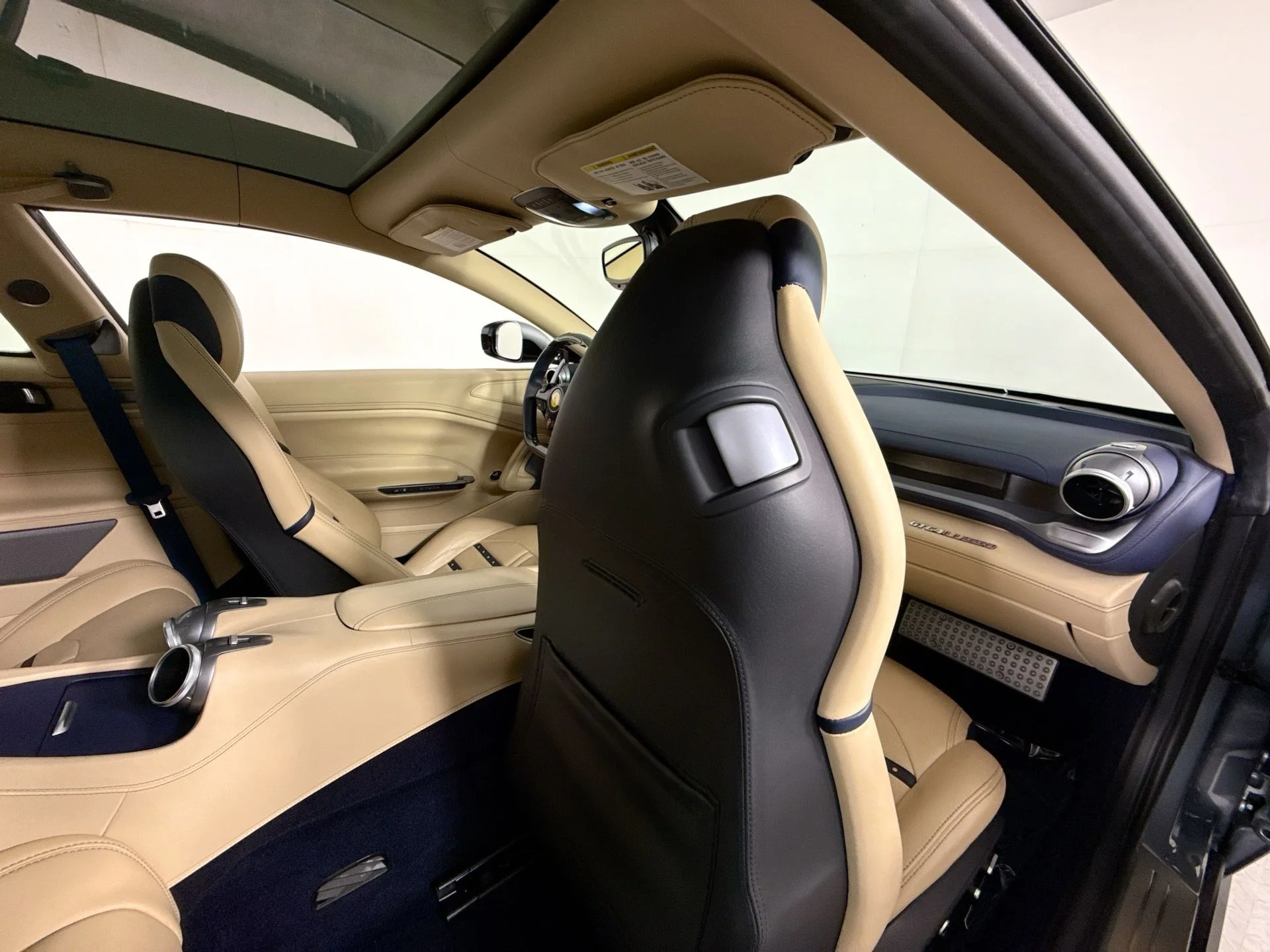 Certified Used 2018 Grigio Titanio Metall Ferrari V12 image 24