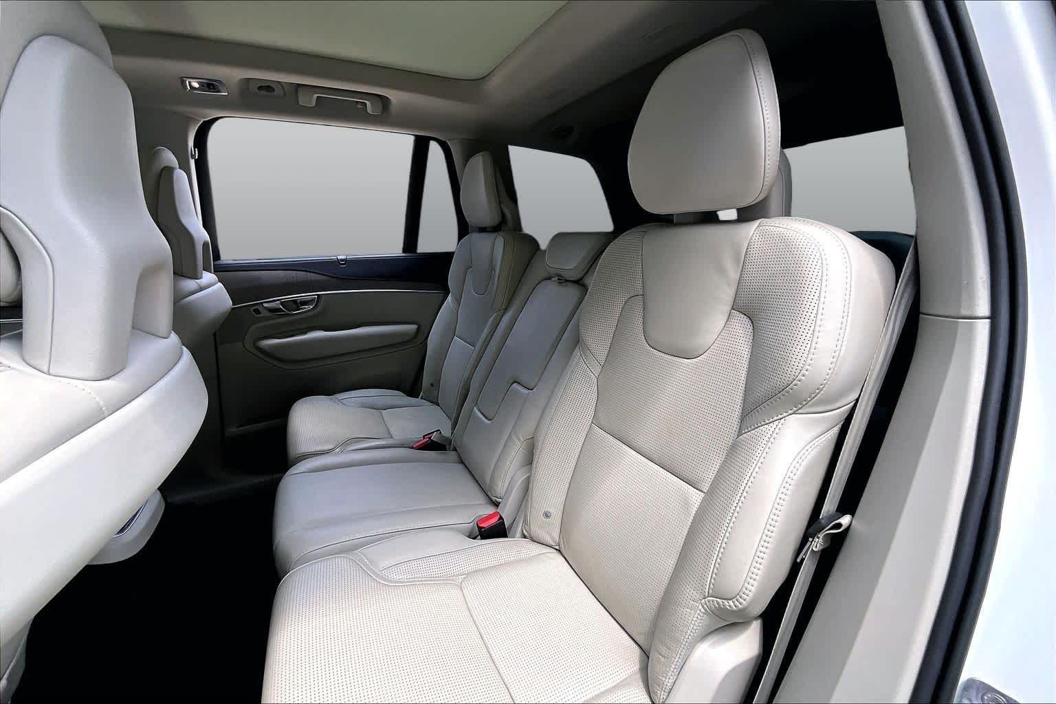 Used 2021 Crystal White Metallic Volvo Inscription image 20