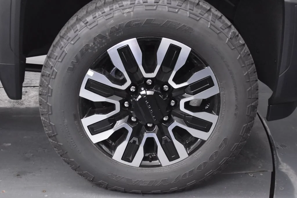 New 2026 Glacier White Tricoat GMC Denali Ultimate image 30