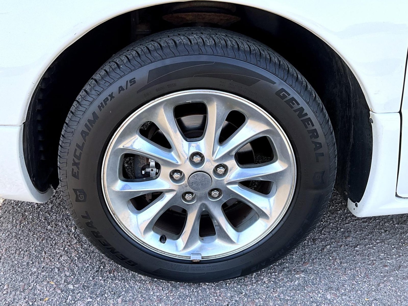 Used 1999 White Chrysler Base image 23