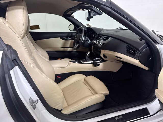 Used 2016 White BMW sDrive28i image 4
